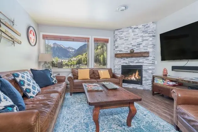 Etta Place Too 107 by Avantstay Close to Town & The Slopes! In Complex w/ Communal Pool & Hot Tub