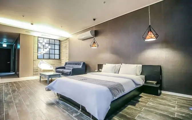 Eumseong Chungbukyeoksindosi H Motel