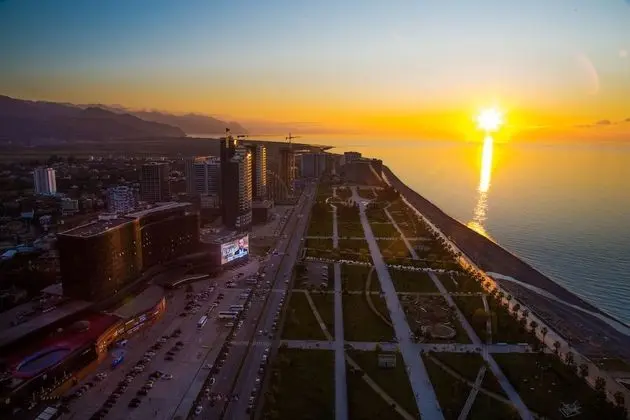 Euphoria Batumi Convention & Casino Hotel - Plaj