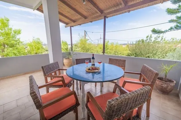 Euphoria Home for 6 with pool and garden - Dış Mekan