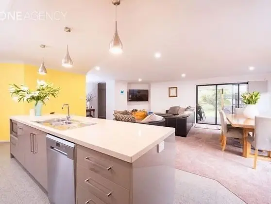 Euphoria House - Öne Çıkan Resim