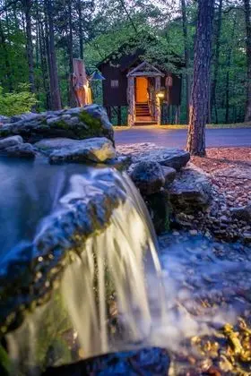 Eureka Springs Treehouses, Hobbit Caves & Castles - Dış Mekan
