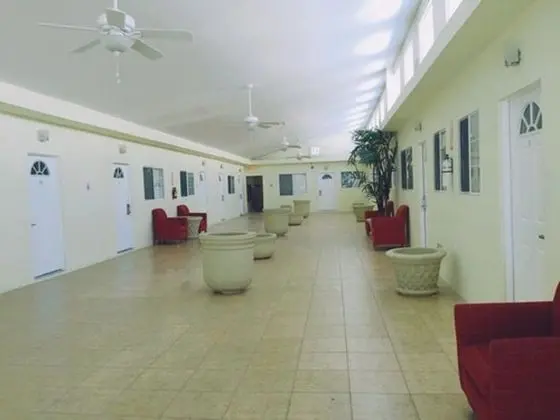 Europa Inn & Suites - Lobi