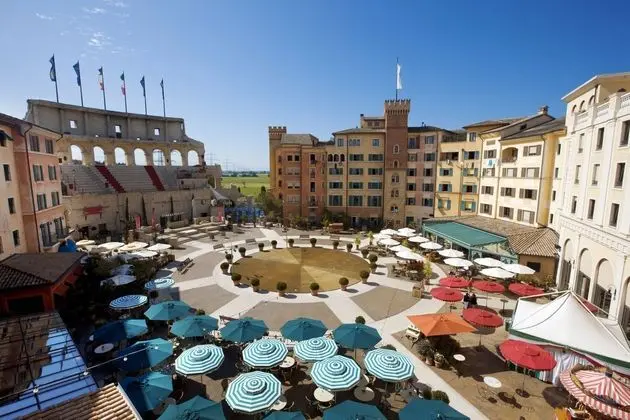 Europa-Park Freizeitpark & Erlebnis-Resort, Hotel Colosseo