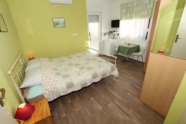 Eva Double Room With Kitchenette and Sea View 1
