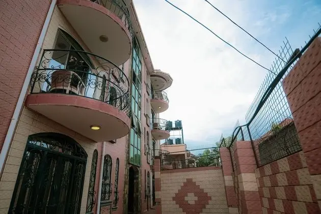 Evelyn Apartments