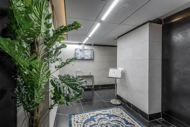 Even Israel Apartments - Lobi