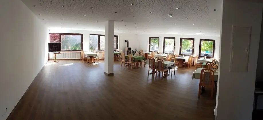 Eventhof Platzhirsch - Yerinde Yemek