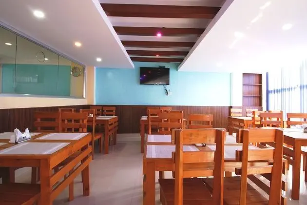 Everest Holiday Inn - Yerinde Yemek