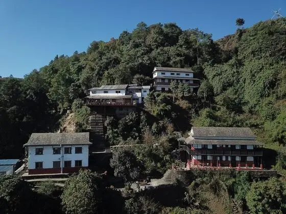 Everest Manla Resort
