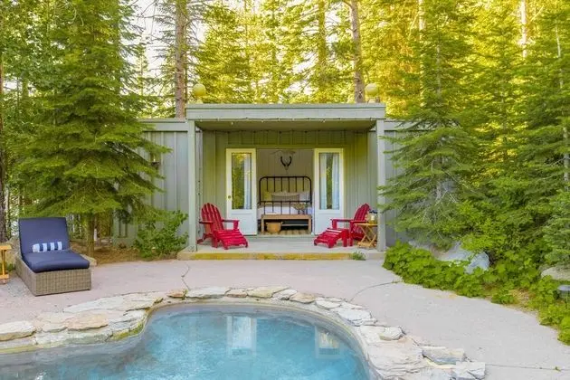 Everett by Avantstay 5mins to Squaw Valley! W/pool & HOT TUB - İç Mekan