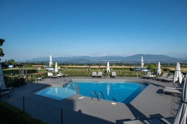 Everness Hotel & Resort