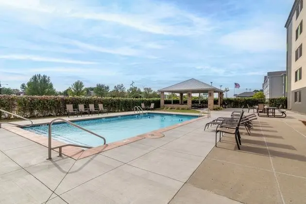 EverSpring Inn & Suites – Bismarck - Havuz