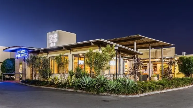 EVERTON PARK HOTEL