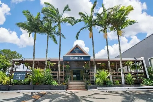 EVERTON PARK HOTEL