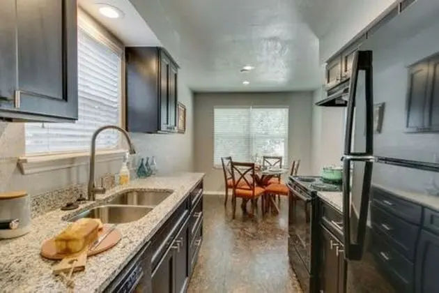 Evie's Campus-close 2 bedroom luxury - Mutfak
