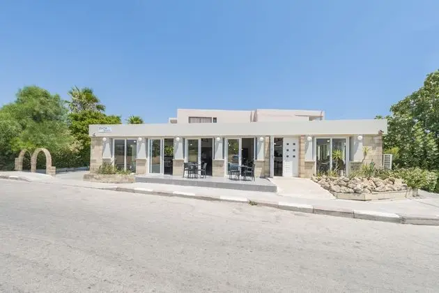 Evita Beach Hotel