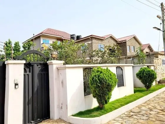 Excellent 3bed Apartment in Adenta Wifi