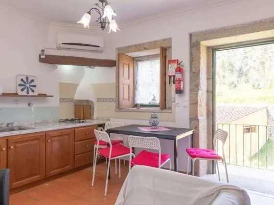 Excellent Cottage in Santa Comba With Communal Swimming Pool - Mutfak