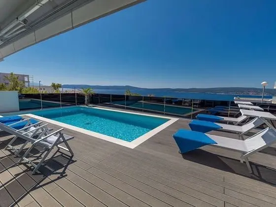 Exceptional Villa with Pool & Amazing Roof Terrace with Hot Tub & Sea View - Havuz