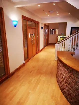 Exchequer Grange - Lobi