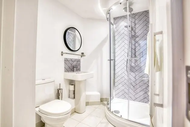 Exclusive 2 Bedroom Apartment Centrally Located in Lincoln Free Wifi Toiletries and Hairdryer - Banyo Tipleri