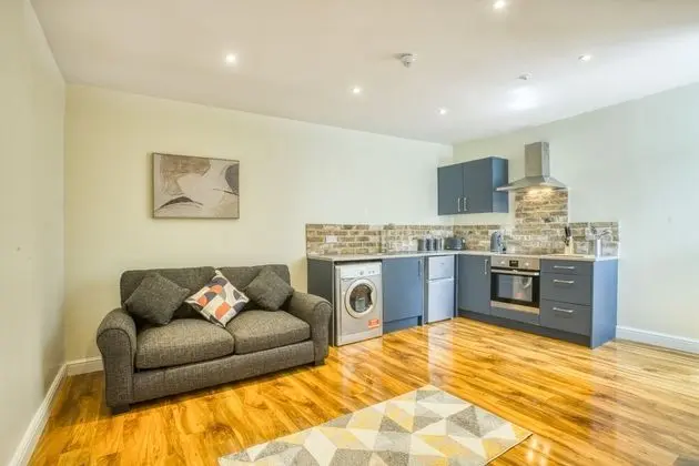 Exclusive 2 Bedroom Apartment Centrally Located in Lincoln Free Wifi Toiletries and Hairdryer - İç Mekan