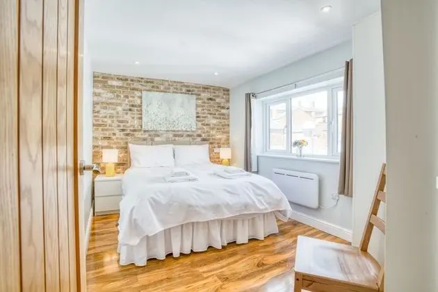 Exclusive 2 Bedroom Apartment Centrally Located in Lincoln Free Wifi Toiletries and Hairdryer - Oda