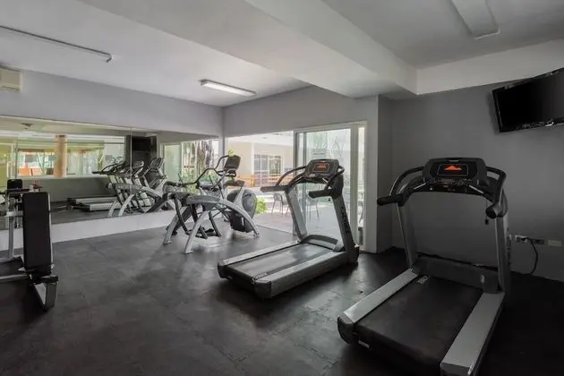 Exclusive 2 Level 3 BR Penthouse Private Hot Tub Roof Wifi Great Amenities GYM - Oda