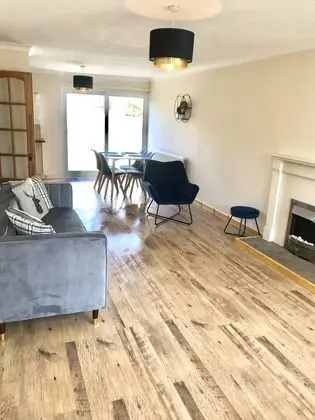 Exclusive 3 Bedroom House - Bar