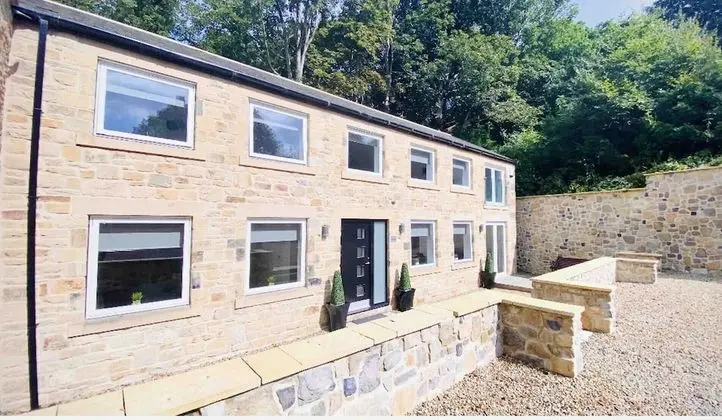 Exclusive 4-bed House 10 Minutes From Newcastle