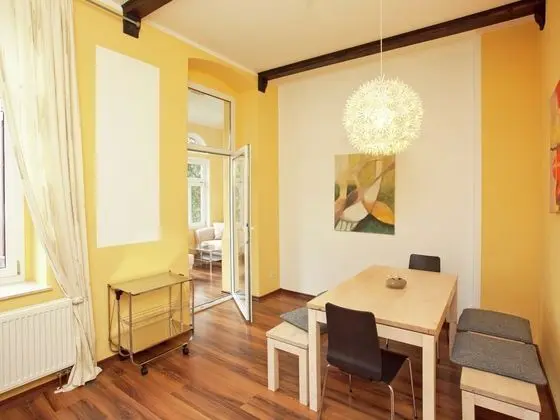Exclusive Apartment in the Beautiful Ore Mountains With Conservatory and Villa Park - Yerinde Yemek
