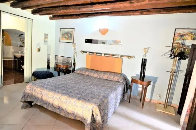 Exclusive Dependance