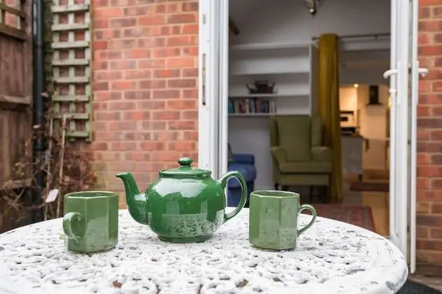 Exclusive Home in Acton by Underthedoormat - Yerinde Yemek