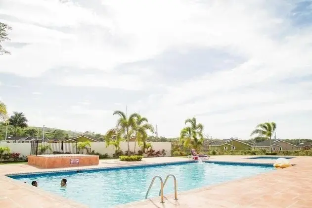 Exclusive Home Away from Home Retreat - Havuz