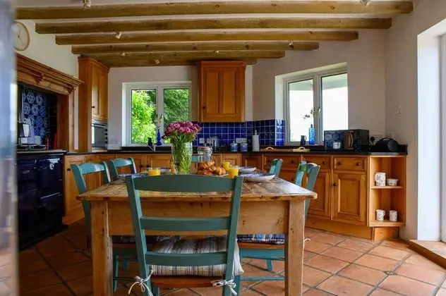 Exclusive Home With the Best Views in Dartmouth - Mutfak
