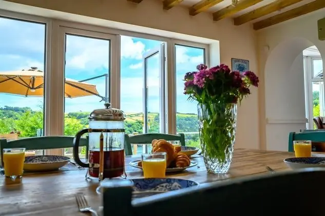Exclusive Home With the Best Views in Dartmouth - Yerinde Yemek