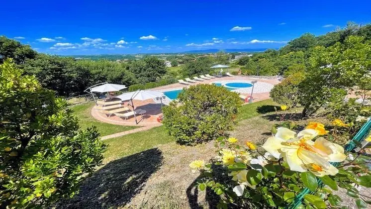 Exclusive Villa in Montefiascone -pool and Jacuzzi