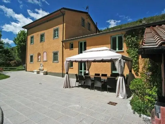 Exclusive Villa Surrounded by Peaceful Pistoia With Private Pool & Spa - Dış Mekan
