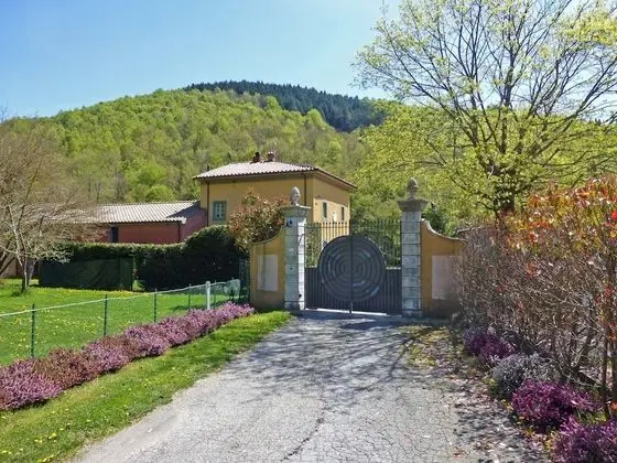 Exclusive Villa Surrounded by Peaceful Pistoia With Private Pool & Spa - Lobi