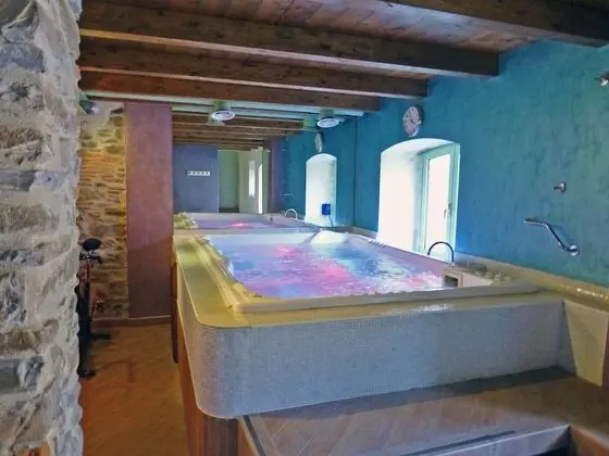 Exclusive Villa Surrounded by Peaceful Pistoia With Private Pool & Spa - Spa