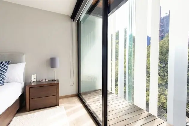 Executive 1BR Oasis With Kitchen & Private Balcony - Oda