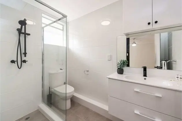Executive 1BR Suite - Close to Foreshore & Cbd - Banyo Tipleri