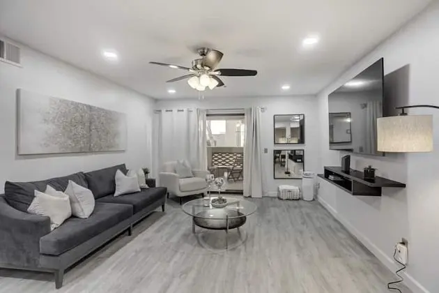 Executive 2 Bdrm Condo in the Heart of Biltmore!