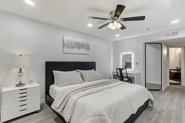 Executive 2 Bdrm Condo in the Heart of Biltmore! - Oda