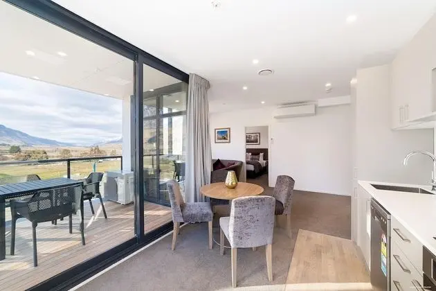 Executive 2 Bedroom Apartment Remarkables Park - Oda Düzeni