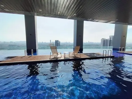 Executive Azure Next to New World Hotel - Havuz