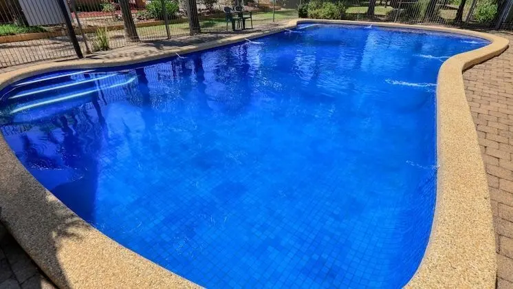 Executive Hideaway Motel - Havuz