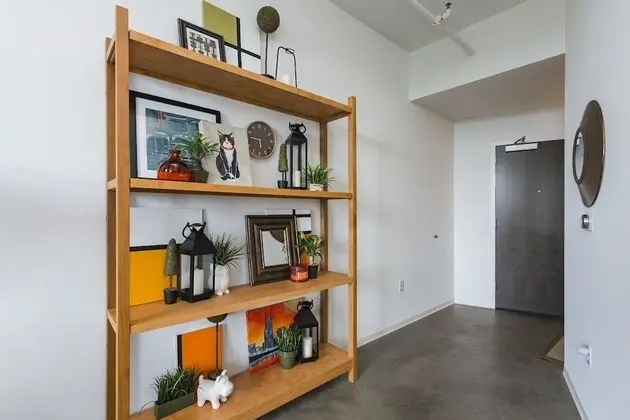 Executive Industrial Chic Condo | 30 night min - Lobi
