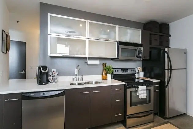 Executive Industrial Chic Condo | 30 night min - Mutfak